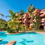 Alicate & Luxury Monteros *